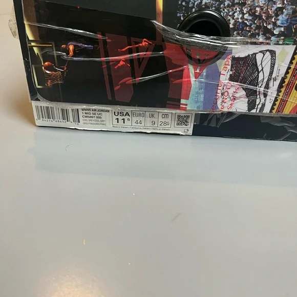 Air Jordan Athletic Shoes in Gray and Purple - Picture 6 of 7